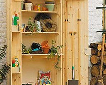 Самодельный шкаф для садовых инструментов