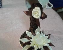 Парящая кружка  с кофе и цветами из лент