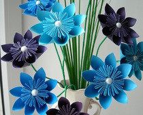 Цветы и ваза из бумаги техникой оригами