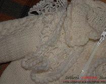 Вязание спицами: кофта для девочки из светлой пряжи