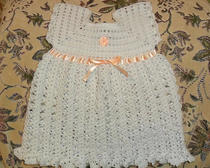 Вязание крючком: ажурное платье для маленькой принцессы