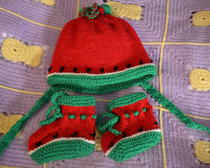 Комплекты для новорожденного спицами: шапочка и пинетки "Арбузик"
