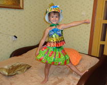 Детское платье из конфетных фантиков