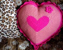 Простые схемы вязания крючком: подушка-сердце