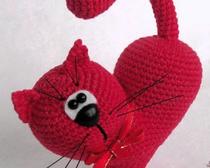 Вязание влюбленного котика амигуруми в форме сердечка ко Дню Святого Валентина: 2 мастер-класса