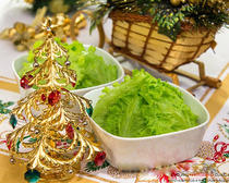 Рецепты и идеи украшения салатов к новогоднему столу