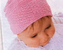 Вязаная розовая детская шапочка