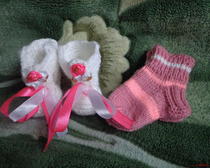 Носочки и пинетки для новорожденного