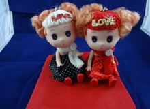 Милые куклы близняшки с надписью Love		