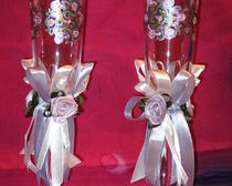 Свадебные фужеры, точечная роспись по стеклу, цветы из атласных лент