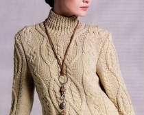Женский теплый свитер с косами