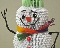 Новогодний снеговик собранный из оригами
