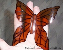 Бабочка-необычное украшение из пластика