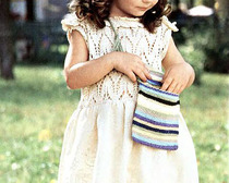 Вяжем крючком и спицами элегантный комплект для девочки, состоящий из платья, сумочки и шапочки