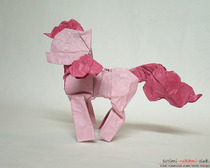 Розовая пони: Оригами-животное своими руками