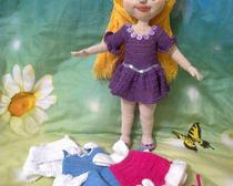 Куколка амигуруми с гардеробом