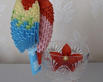 Красивый попугай в технике модульное оригами
