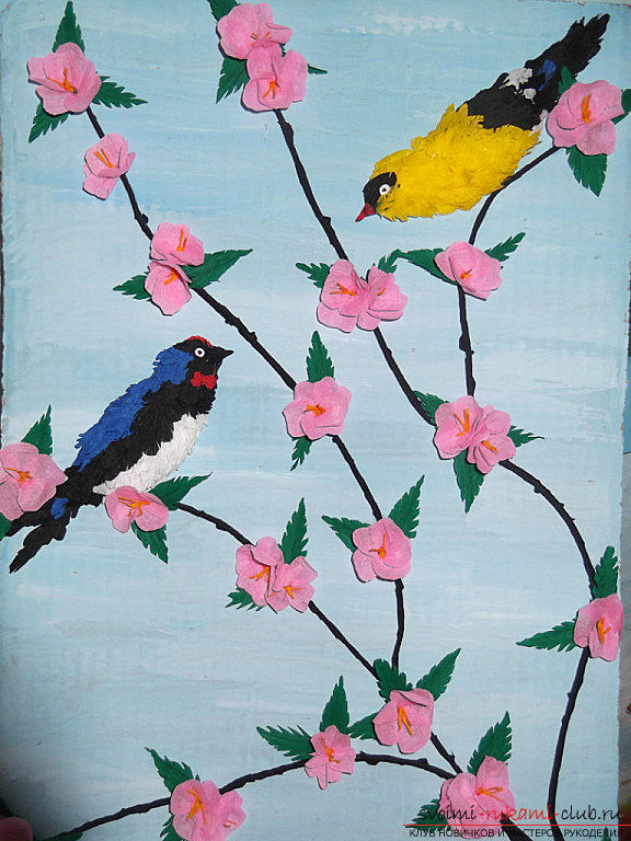 Поделка из гофрированной бумаги: Птицы в цветочном саду