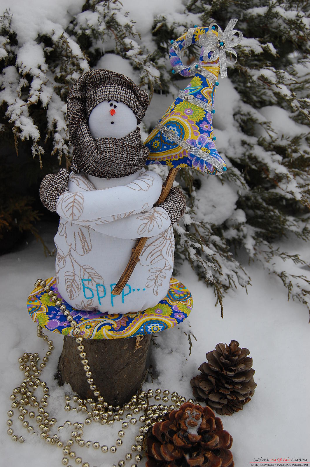 Шитье игрушек: Снеговик с елкой