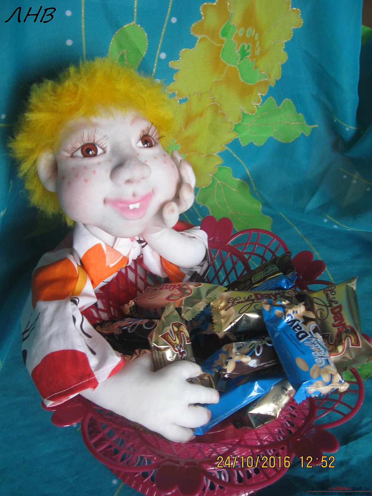 Кукла с конфетницей