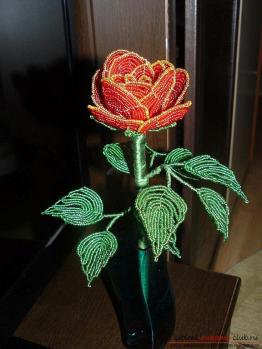 Красная роза из бисера