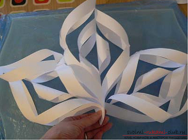 Как сделать снежинку из бумаги объемную снежинку