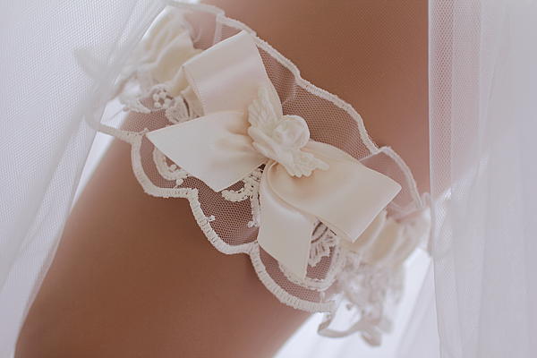 Подвязка для невесты Ангел. Одежда и аксессуары - ручной работы. Фото 5