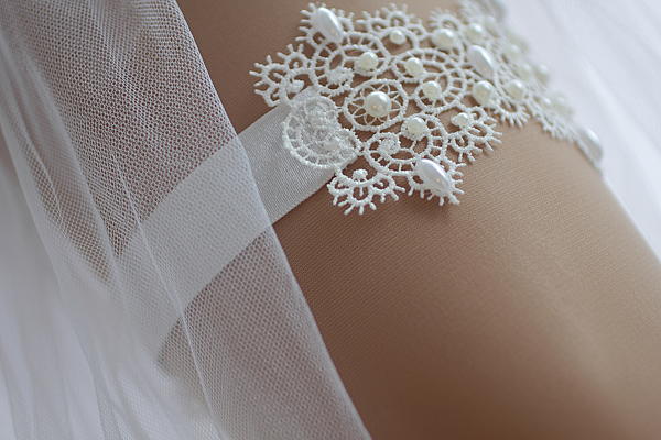 подвязка для невесты свадебная "Жемчужина". Одежда и аксессуары - ручной работы. Фото 7