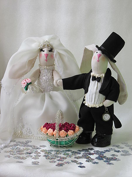 свадебные зайчики пара с корзиной цветов. Куклы тильды - ручной работы. Фото 6