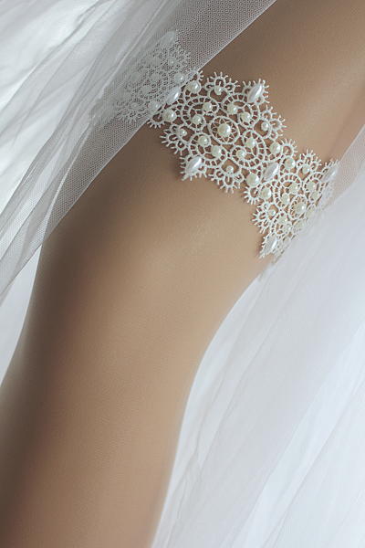 подвязка для невесты свадебная "Жемчужина". Одежда и аксессуары - ручной работы. Фото 3