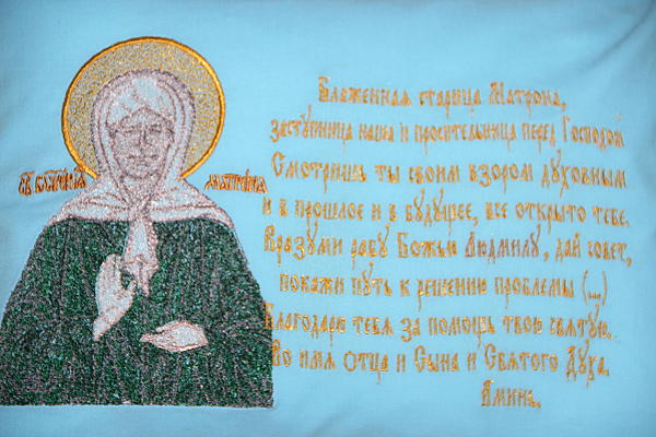 Декоративная подушка,с вышитой иконой Матроны Московской. Фото 2