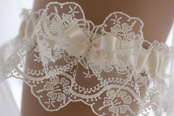 Подвязка для  невесты свадебная" Ажурная". Одежда и аксессуары - ручной работы. Фото 3