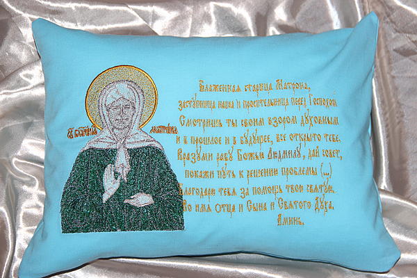 Декоративная подушка,с вышитой иконой Матроны Московской.