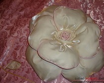 Декоративная подушка в виде цветка, сшитая своими руками