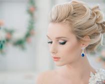 Красивые свадебные прически на волосы средней длины своими руками: фото и описание