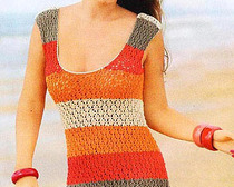 Вязаное летнее платье из широких полос