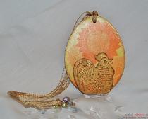 Пасхальные подарки: медальон своими руками в виде яйца
