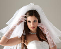 Прически для невесты на свадьбу с фатой