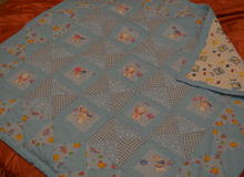Лоскутное одеяло детское в голубых тонах		