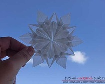 Объемная снежинка, выполненная в технике оригами