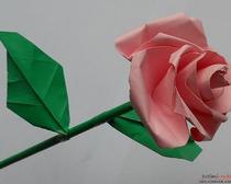 Бумажная роза в технике оригами