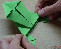 Делаем простую лягушку своими руками с техникой "оригами"