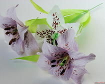 Цветы своими руками: лилии из гофрированной бумаги