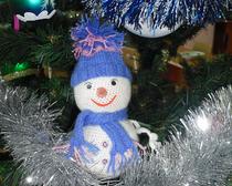 Амигуруми: Снеговичок с голубым шарфом