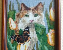 Вышивка крестом: Кот среди тюльпанов
