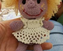 Амигуруми: маленькая кукла