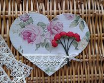 Валентинки: сердце, украшенное цветами и кружевом