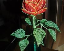 Красная роза из бисера