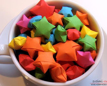 Яркие объемные звездочки из бумаги оригами