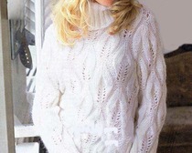 Вяжем спицами элегантный пуловер с узором «листочки»: описание и схема